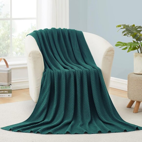 3 Pc Set Dark Green Knit Cozy Throw Blanket and 2 18" x 18" Pillow Covers - Picture 4 of 8